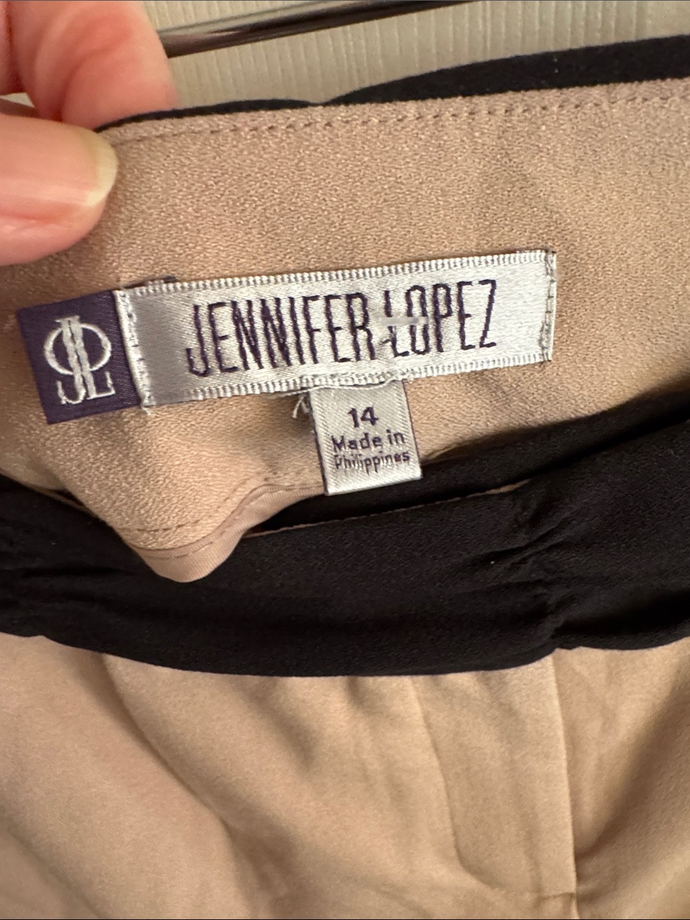 Jennifer Lopez Beige Shorts with Black Waistband NWOT size 14 - Picture 2 of 7